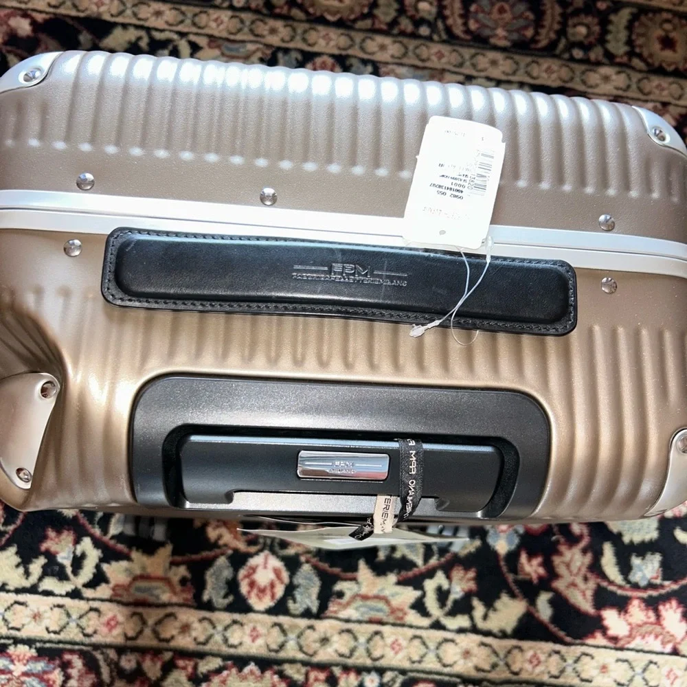 FPM  Milano light spinner suitcase made in Italy NWT